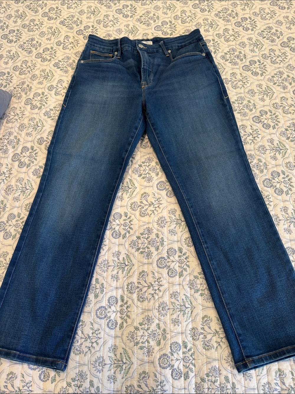 Good American Straight-Leg Jeans in Dark Blue Wash